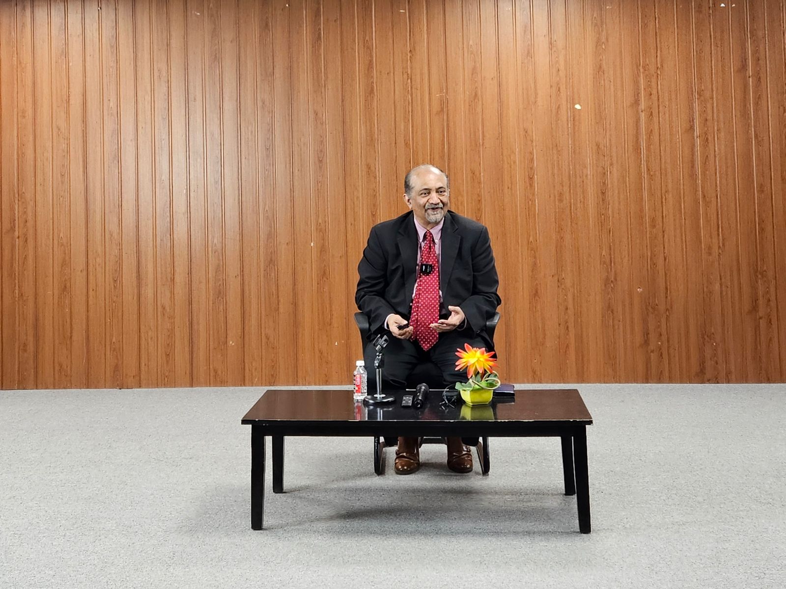 Adhil shetty driven by demonetization bitcoin hits 1 000 (83) 사진